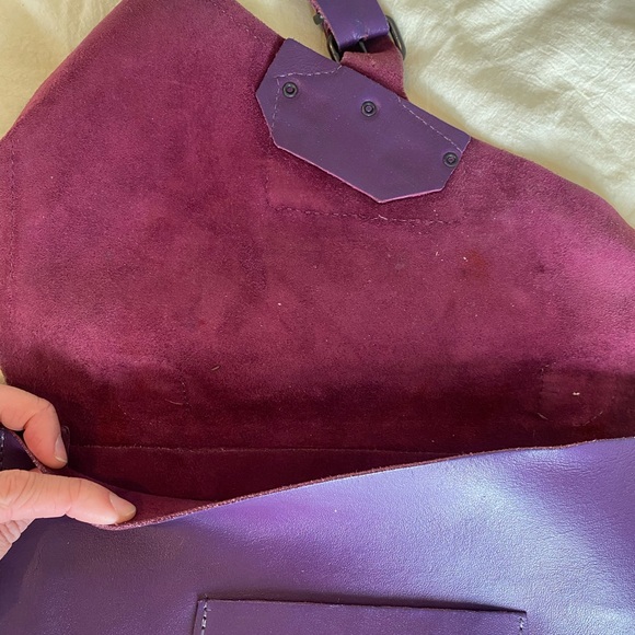Vintage purple leather crossbody purse. - Picture 5 of 6